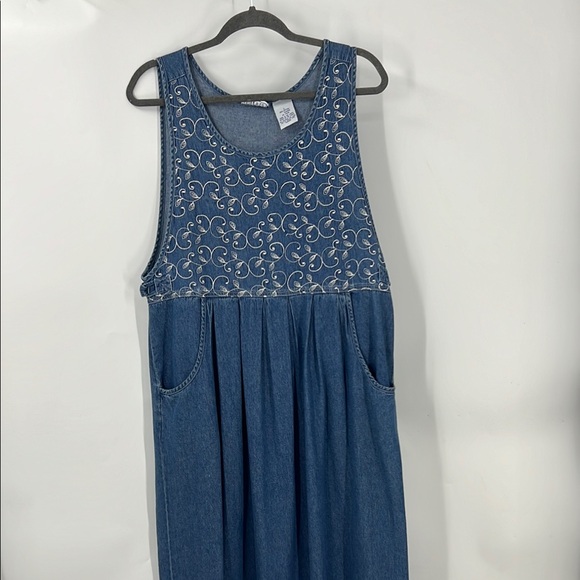 Erika & Co vintage Blue leaf/floral embroidered, Embellished midi denim dress - Picture 3 of 9